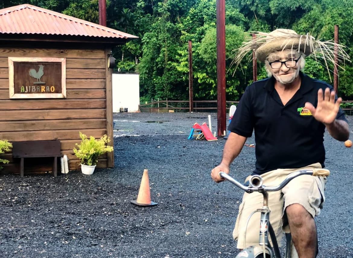Jíbaro puertorriqueño saludando - Ajibarao Restaurant