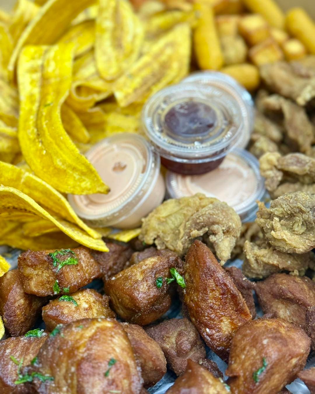 Surtido de platos tradicionales puertorriqueños